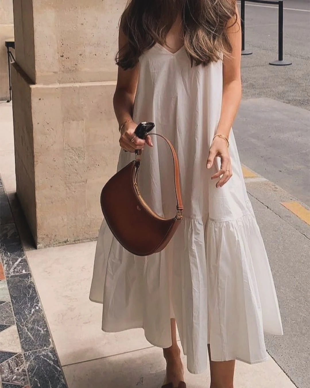 Bolso de Olé con un look en tonos naturales